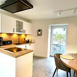 Du Pelerin A Hanzinne - Piscine Partagee