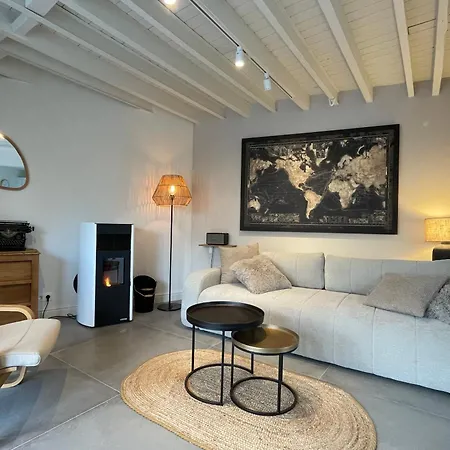 Du Pelerin A Hanzinne - Piscine Partagee