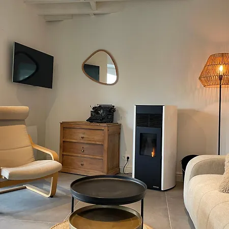 Du Pelerin A Hanzinne - Piscine Partagee