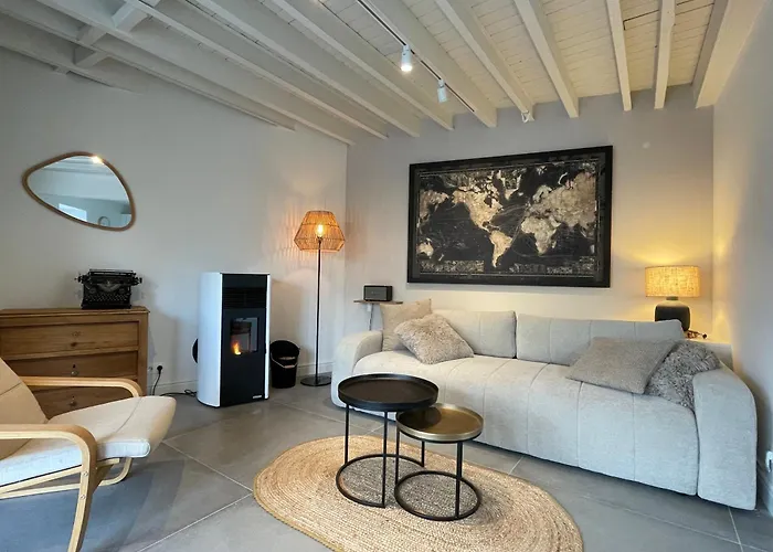 Du Pelerin A Hanzinne - Piscine Partagee