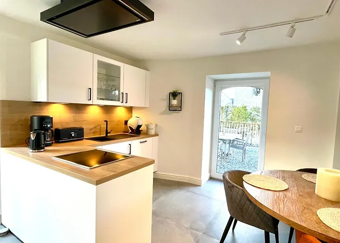 Du Pelerin A Hanzinne - Piscine Partagee